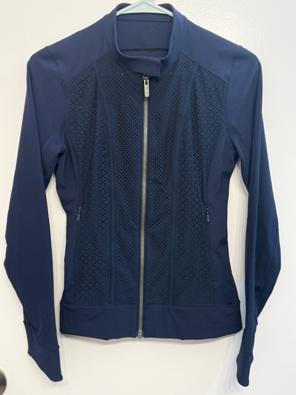 Lululemon Get Your Peek On Jacket Size 4 Navy Blue.